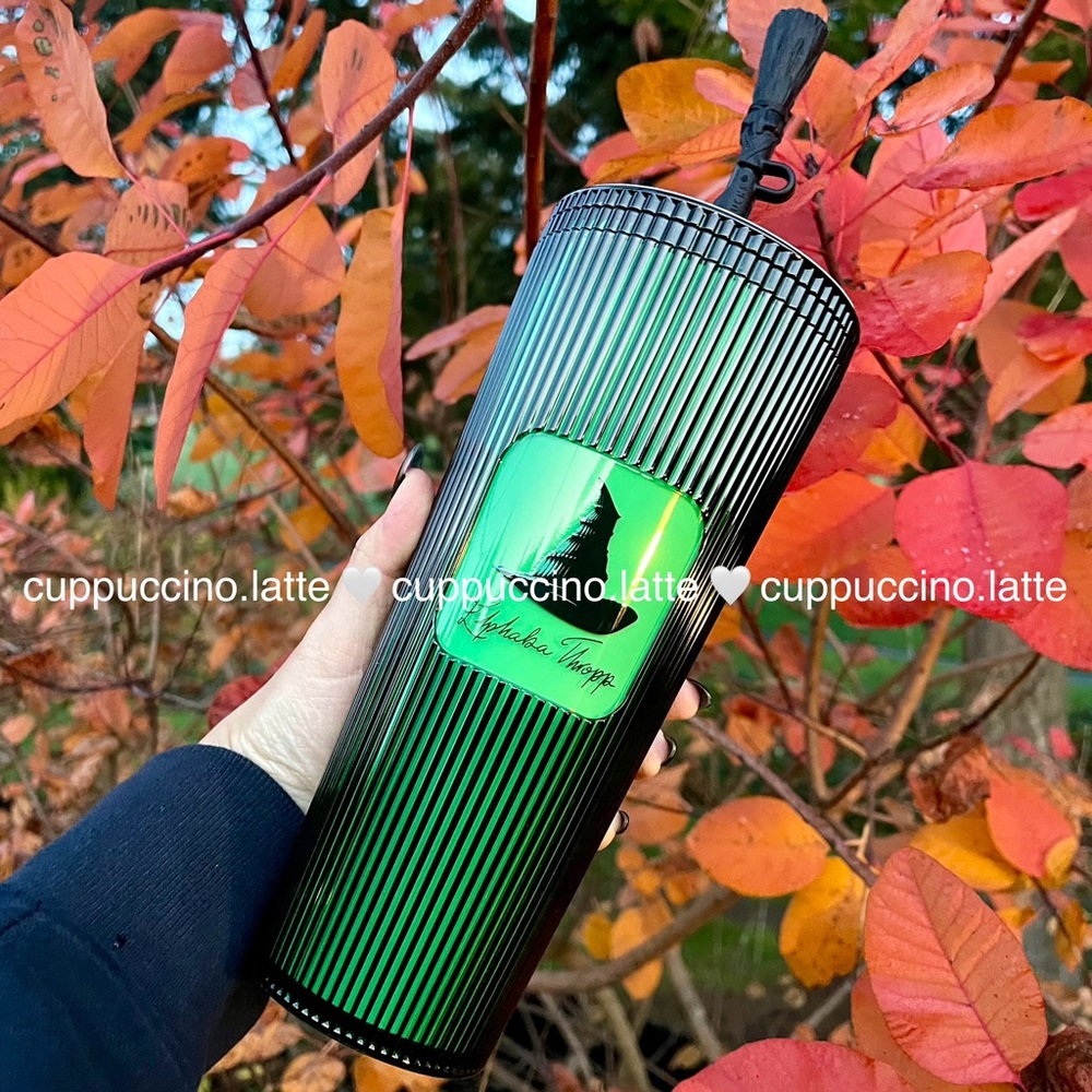 🖤NWT 💚Starbucks X Wicked Pleated Glow in the Dark Elphaba Broom Topper Tumbler